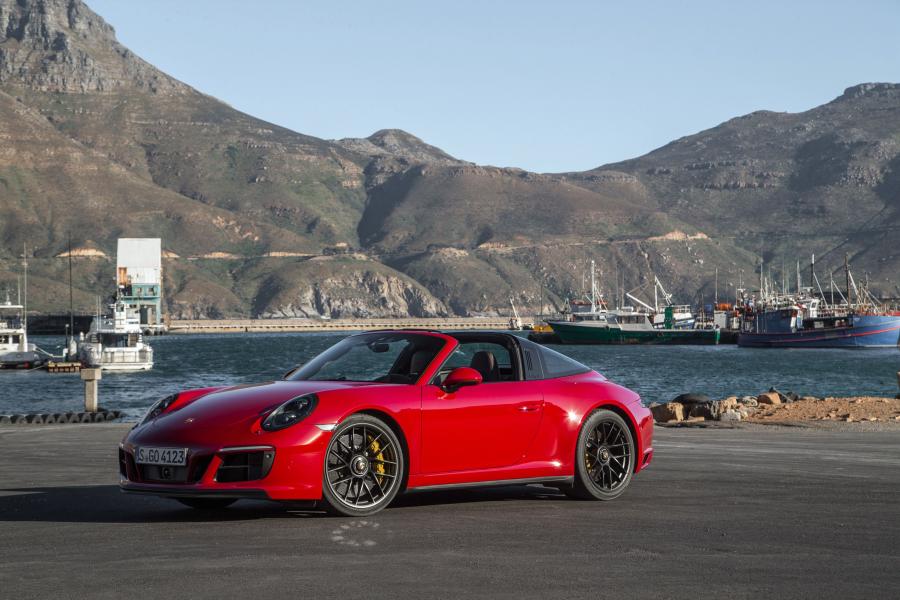  Porsche 911 Targa 4 GTS 2017 года  (WW) (фото 11 из 31)